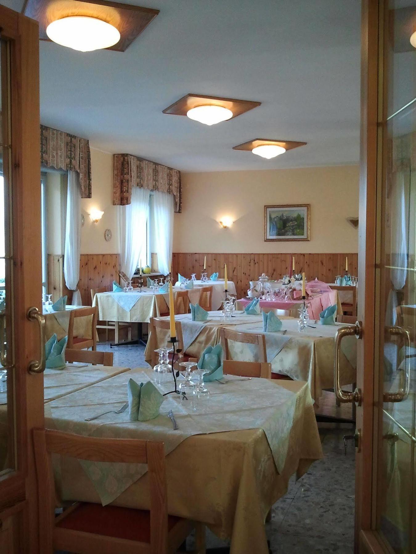 Hotel Serena Spiazzi Di Caprino Exterior photo